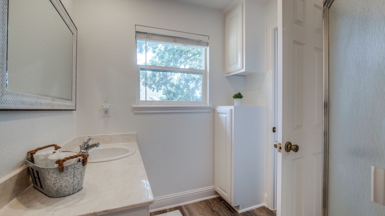 Photo of Bathroom in Tool