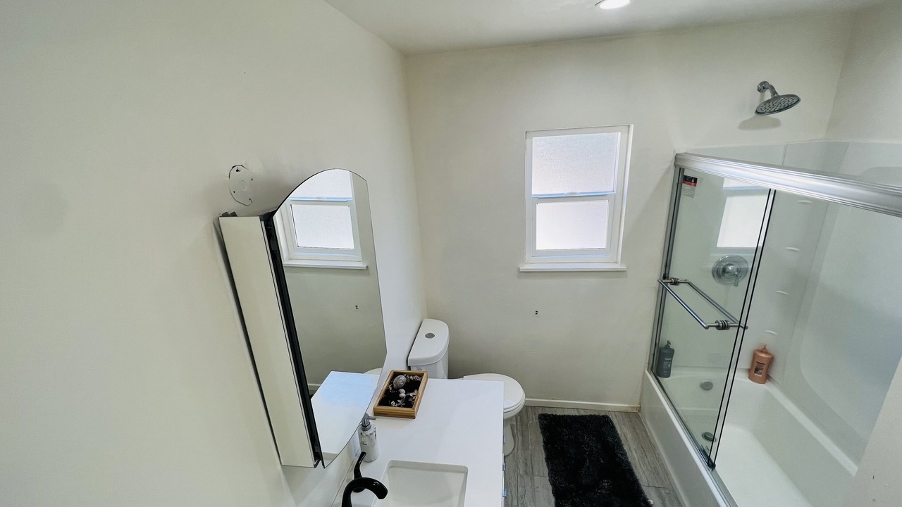Photo of Bathroom in Ladera Heights