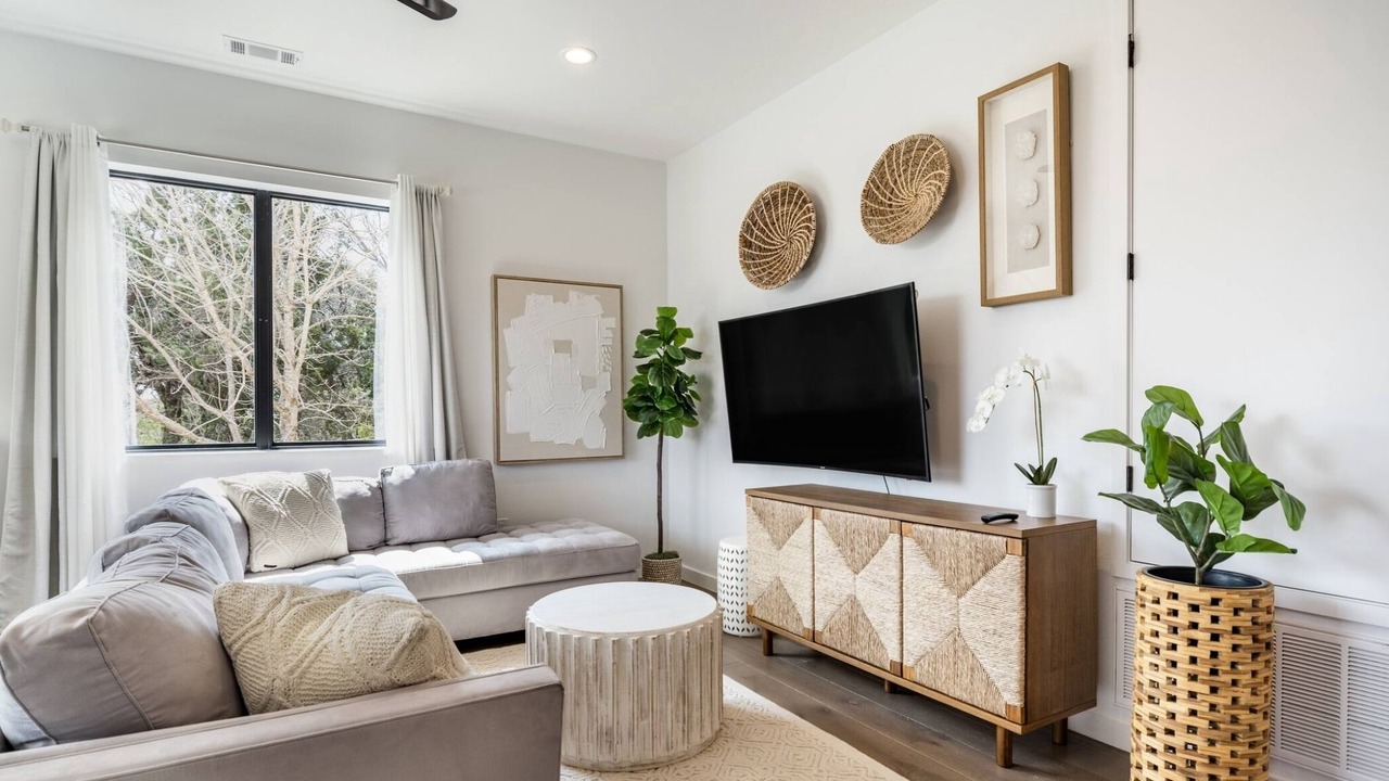Photo of Livingroom in McNeil