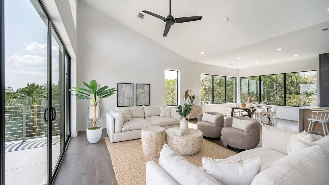 Photo of Livingroom in McNeil