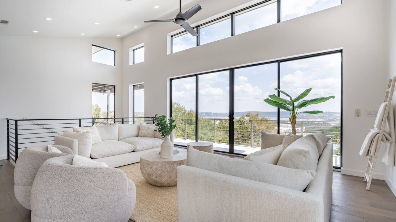 Photo of Livingroom in McNeil