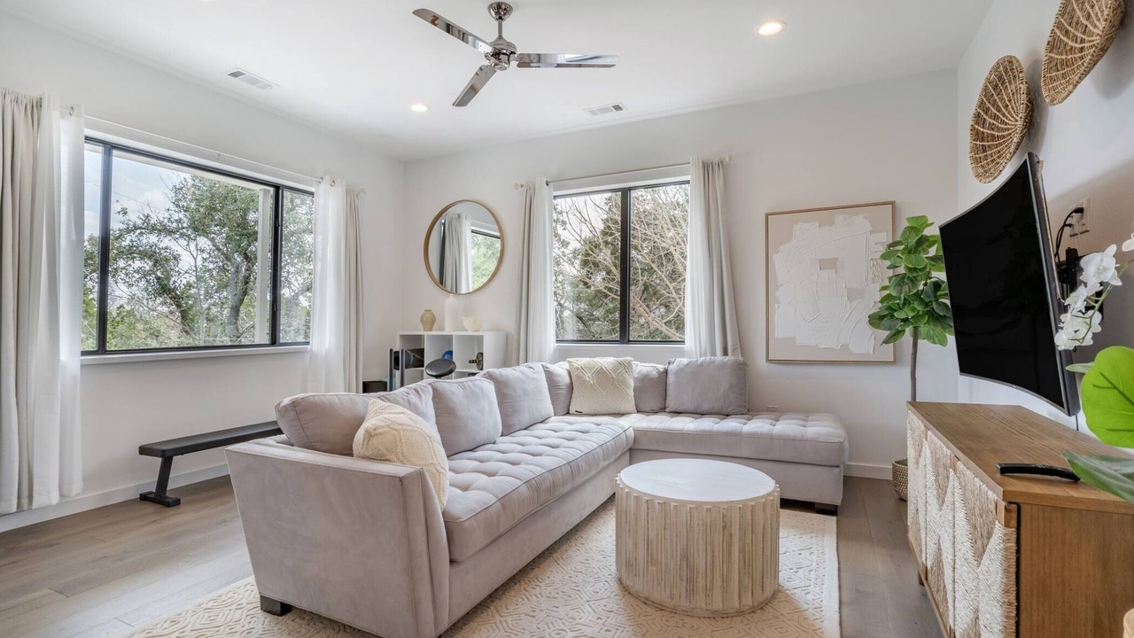 Photo of Livingroom in McNeil