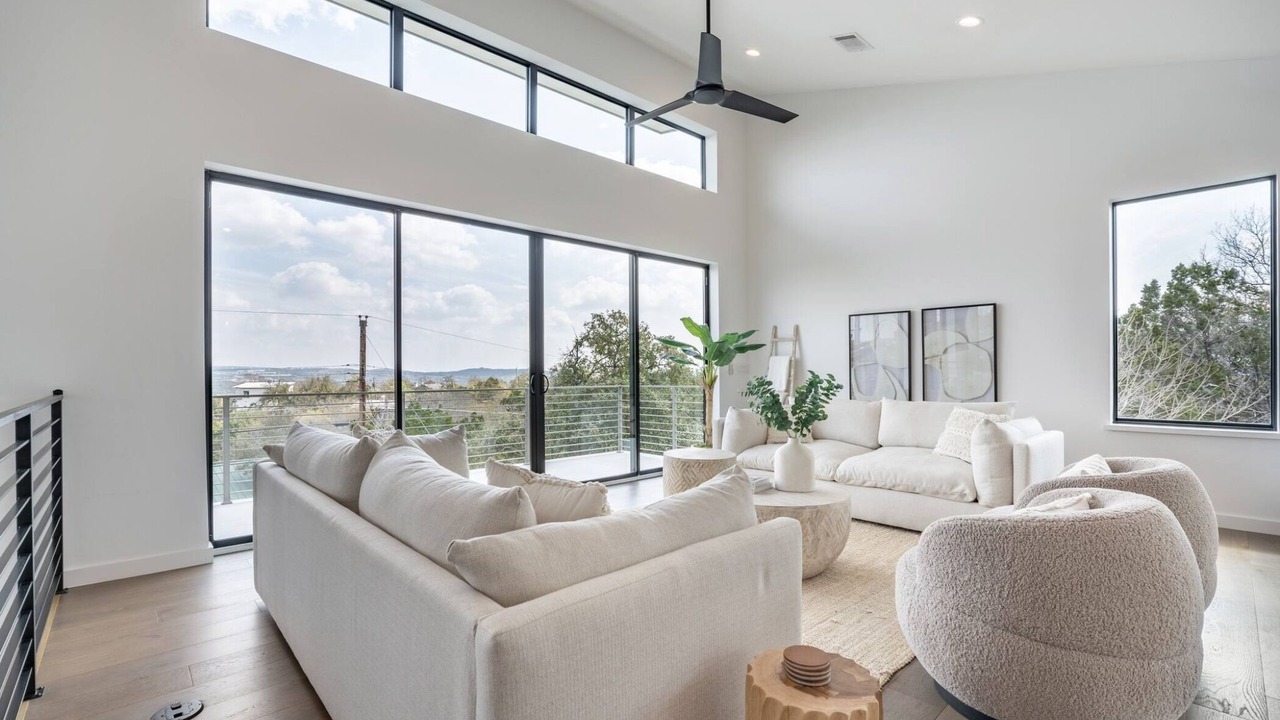 Photo of Livingroom in McNeil