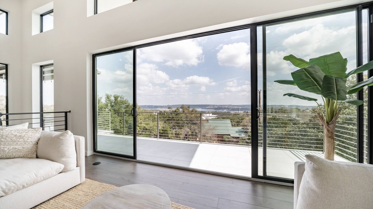 Photo of Livingroom in McNeil