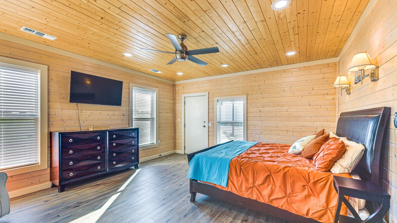 Photo of Bedroom in Whitney