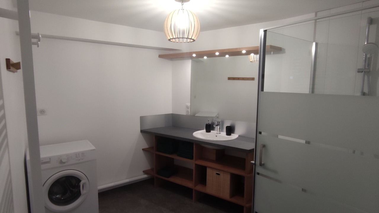 Photo of Bathroom in Descartes