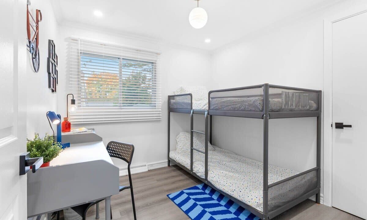 Photo of Bedroom in Pierrefonds-Roxboro
