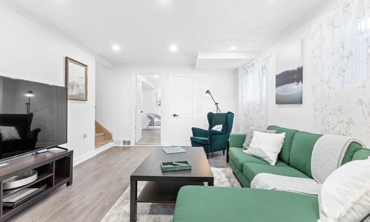 Photo of Livingroom in Pierrefonds-Roxboro
