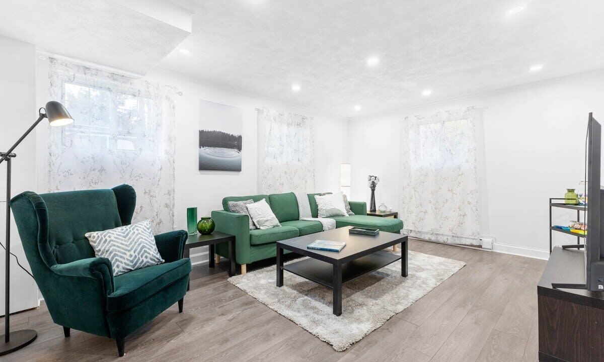 Photo of Livingroom in Pierrefonds-Roxboro