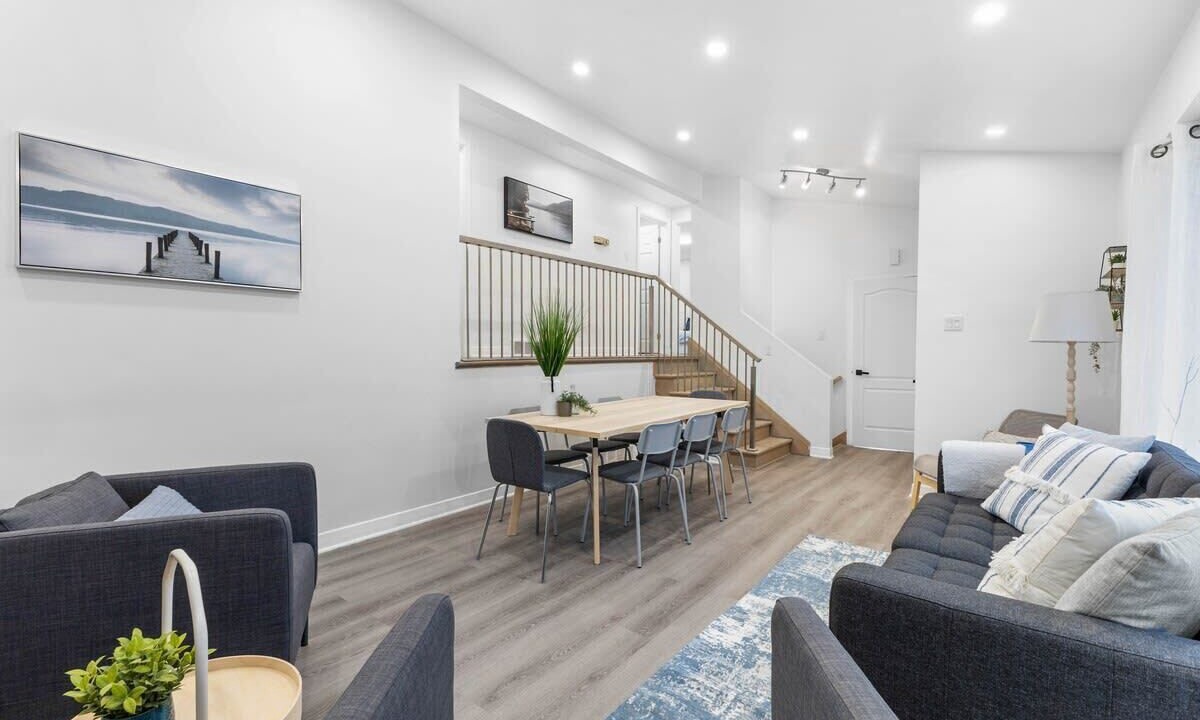 Photo of Livingroom in Pierrefonds-Roxboro
