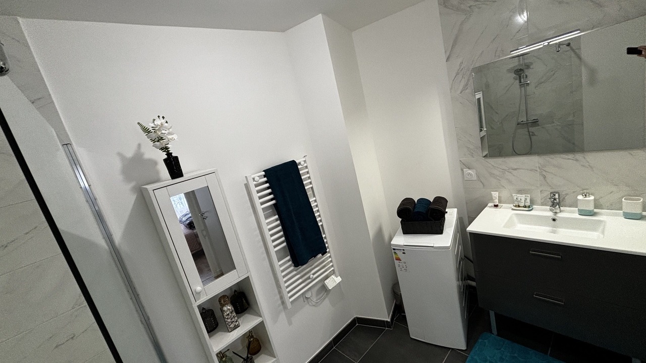 Photo of Bathroom in Chelles