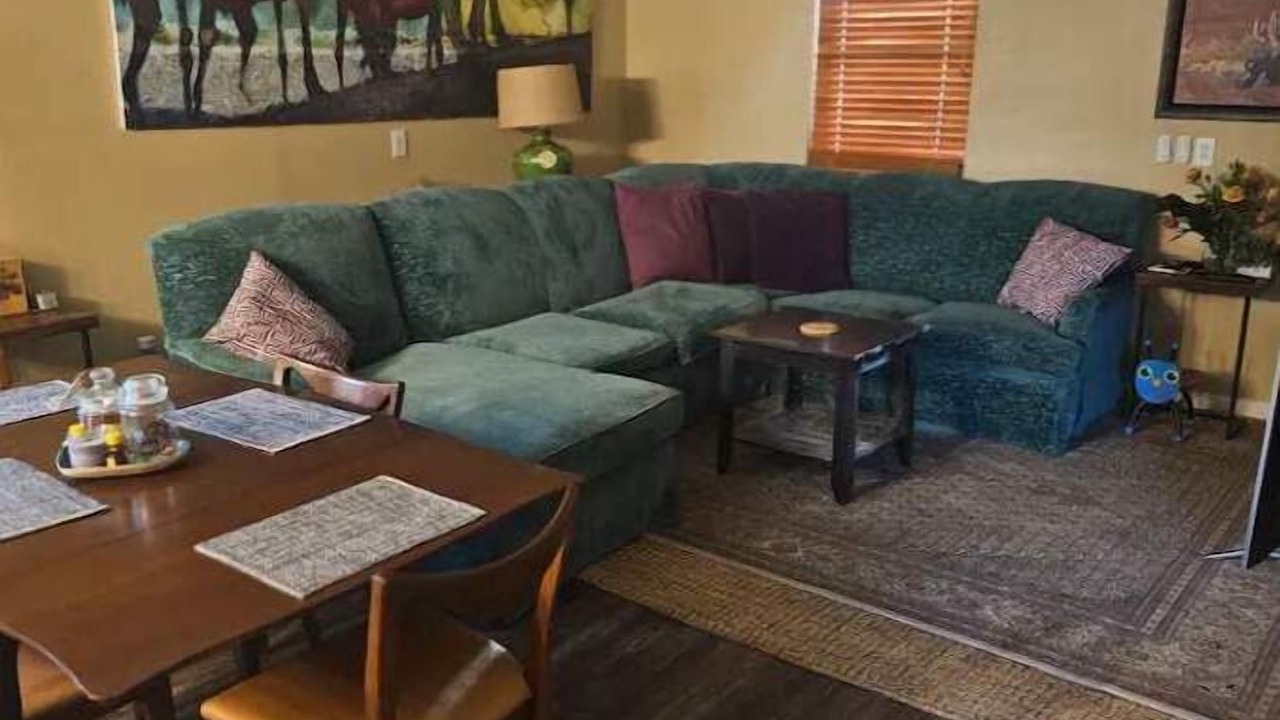 Photo of Livingroom in Spring