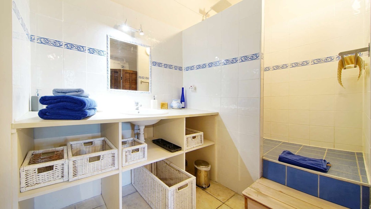 Photo of Bathroom in Saint-Martin-de-Castillon