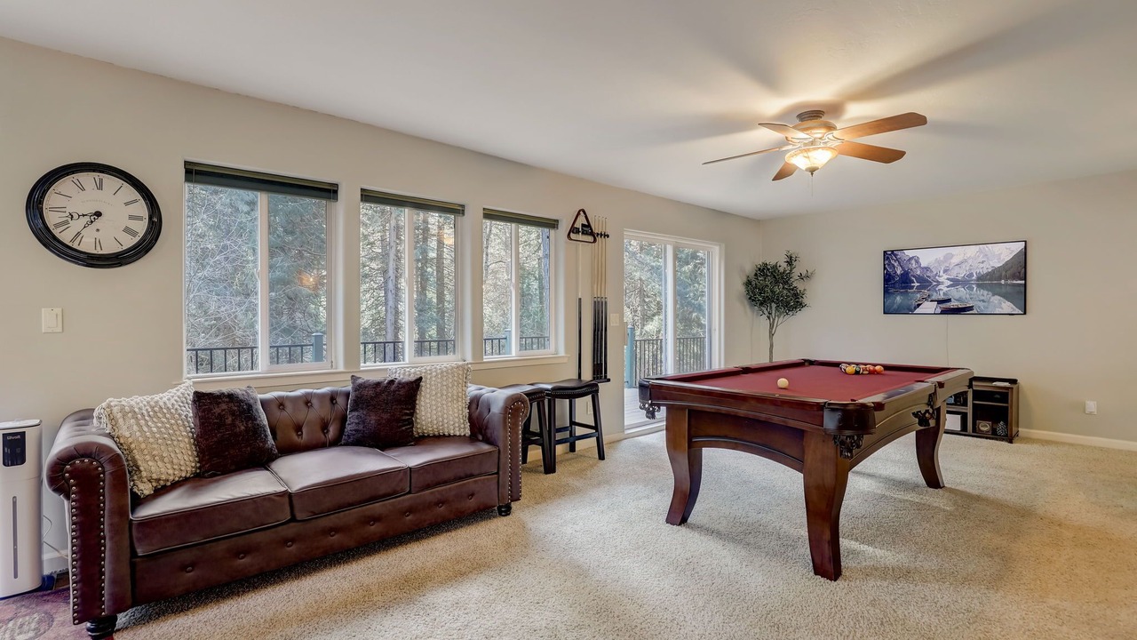 Photo of Livingroom in Iowa Hill