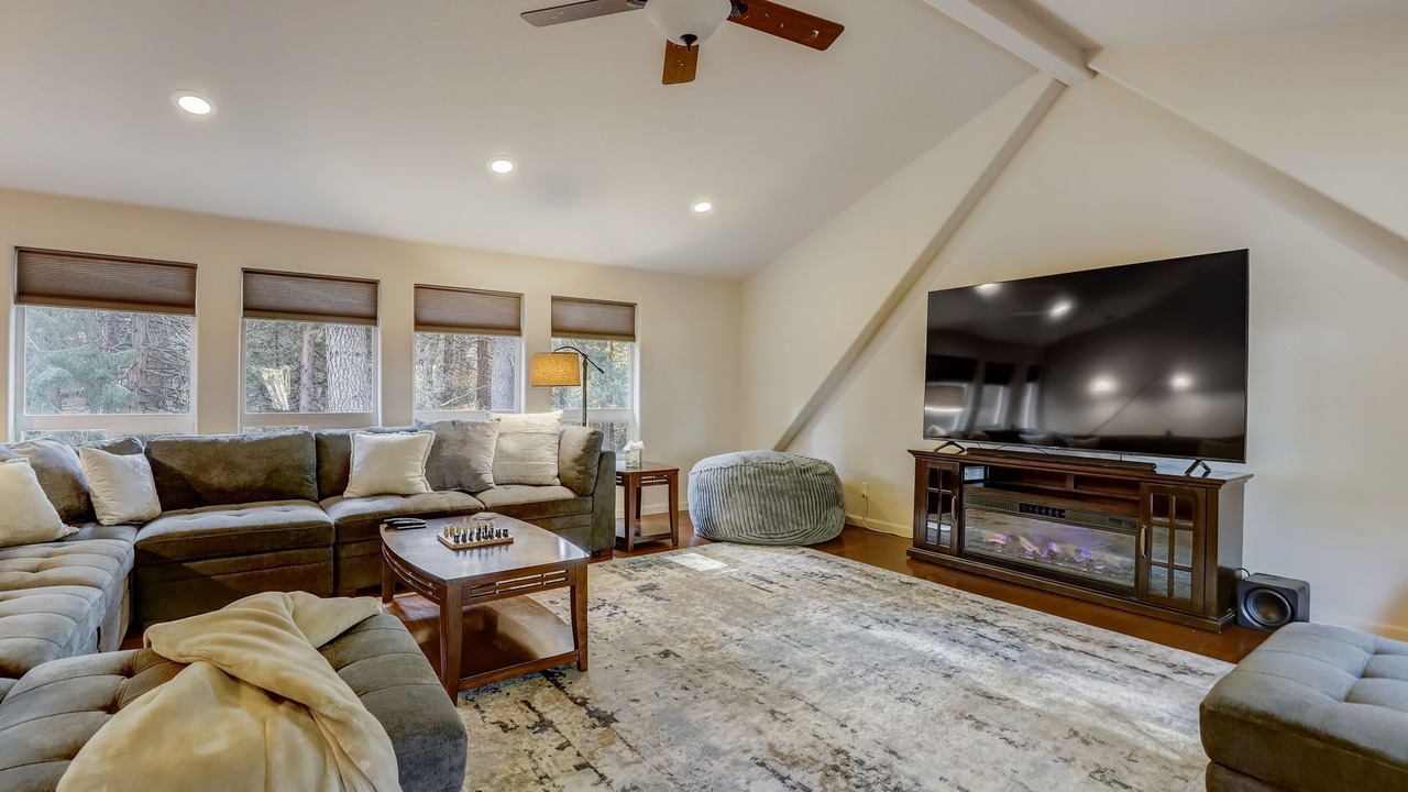 Photo of Livingroom in Iowa Hill