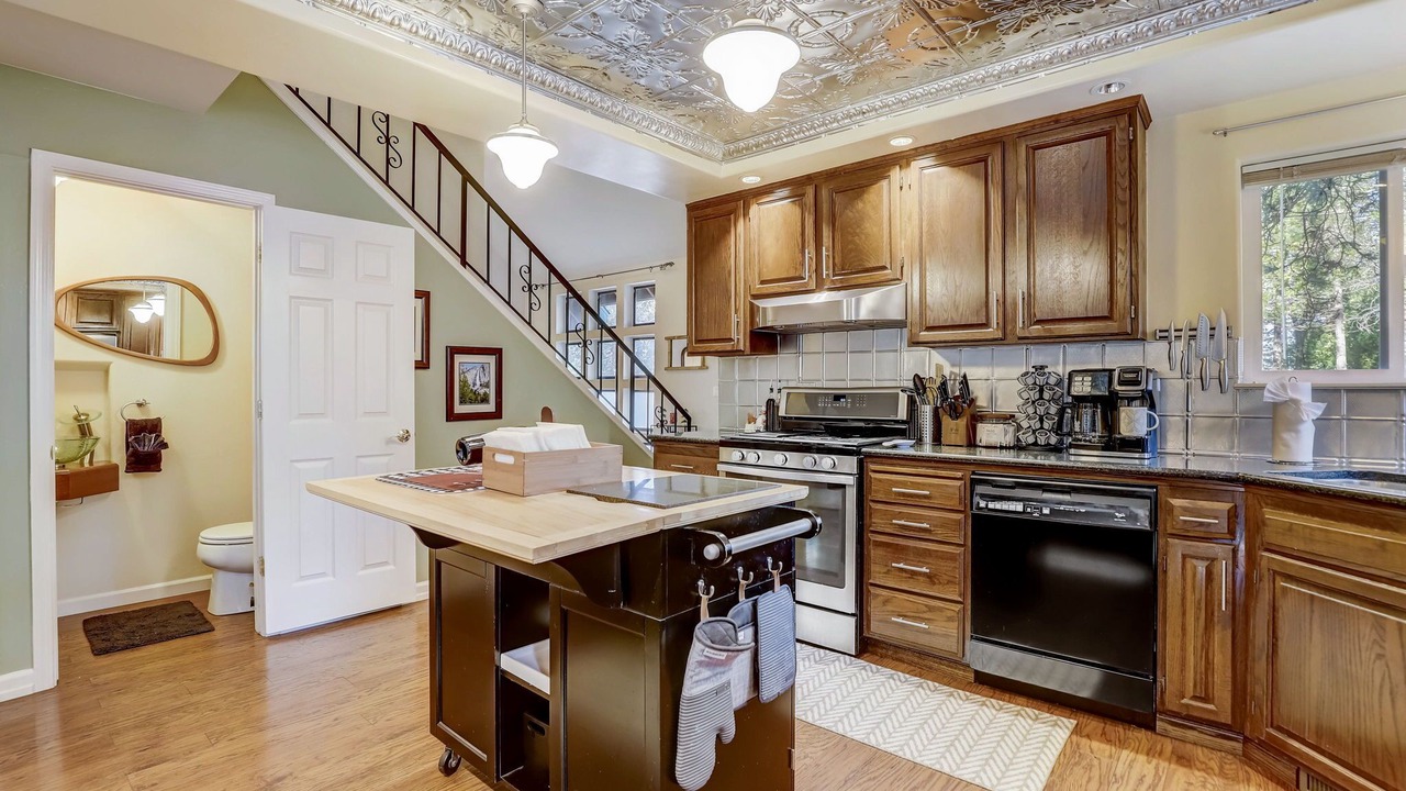 Photo of Kitchen in Iowa Hill