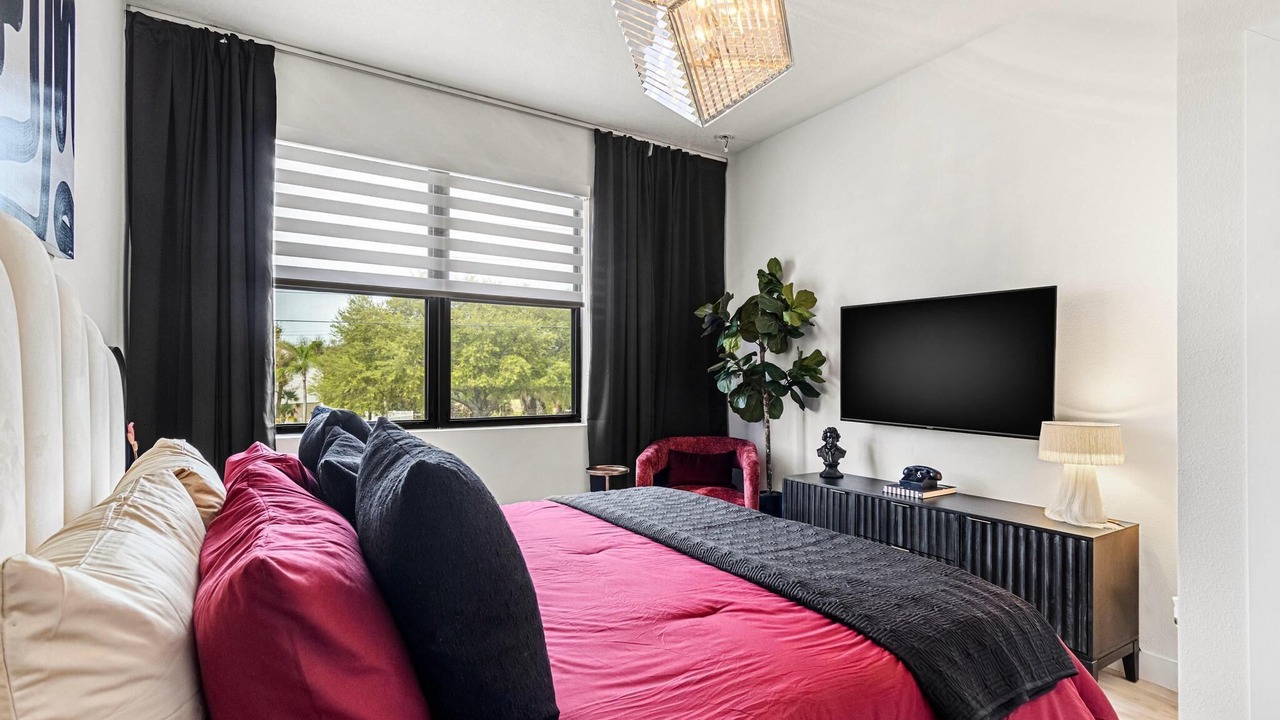 Photo of Bedroom in Pinecrest West Park