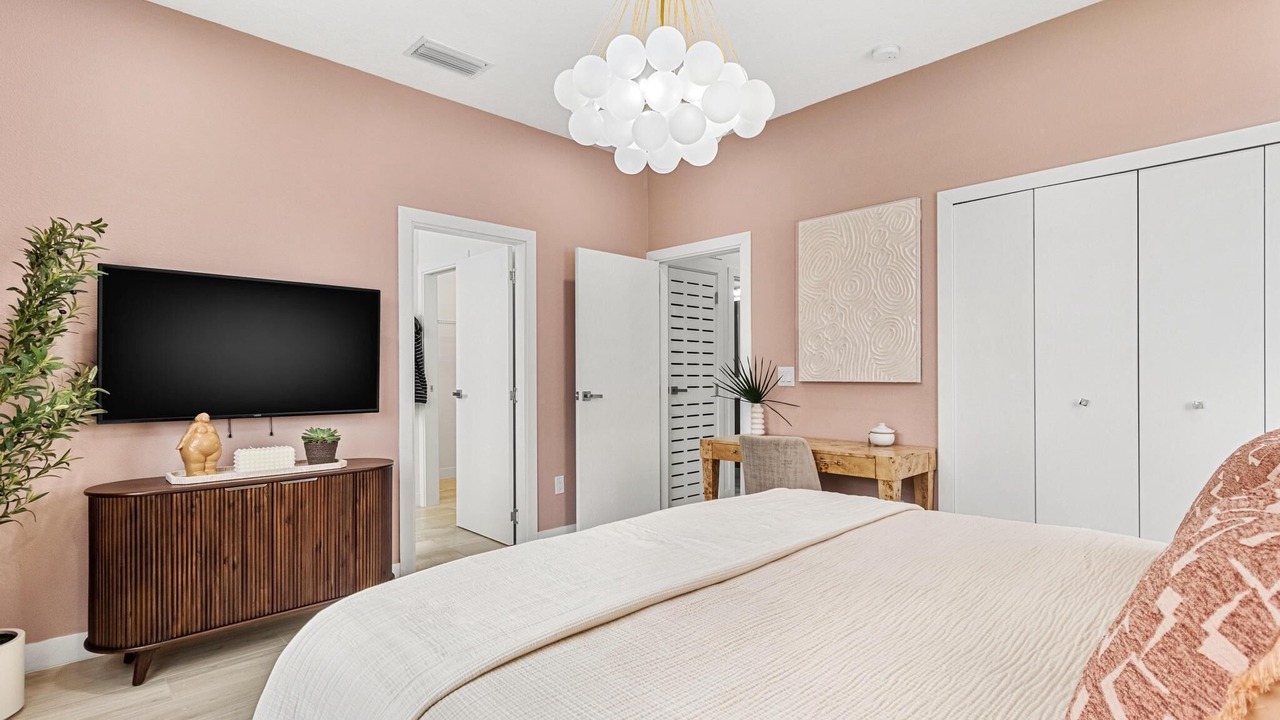 Photo of Bedroom in Pinecrest West Park