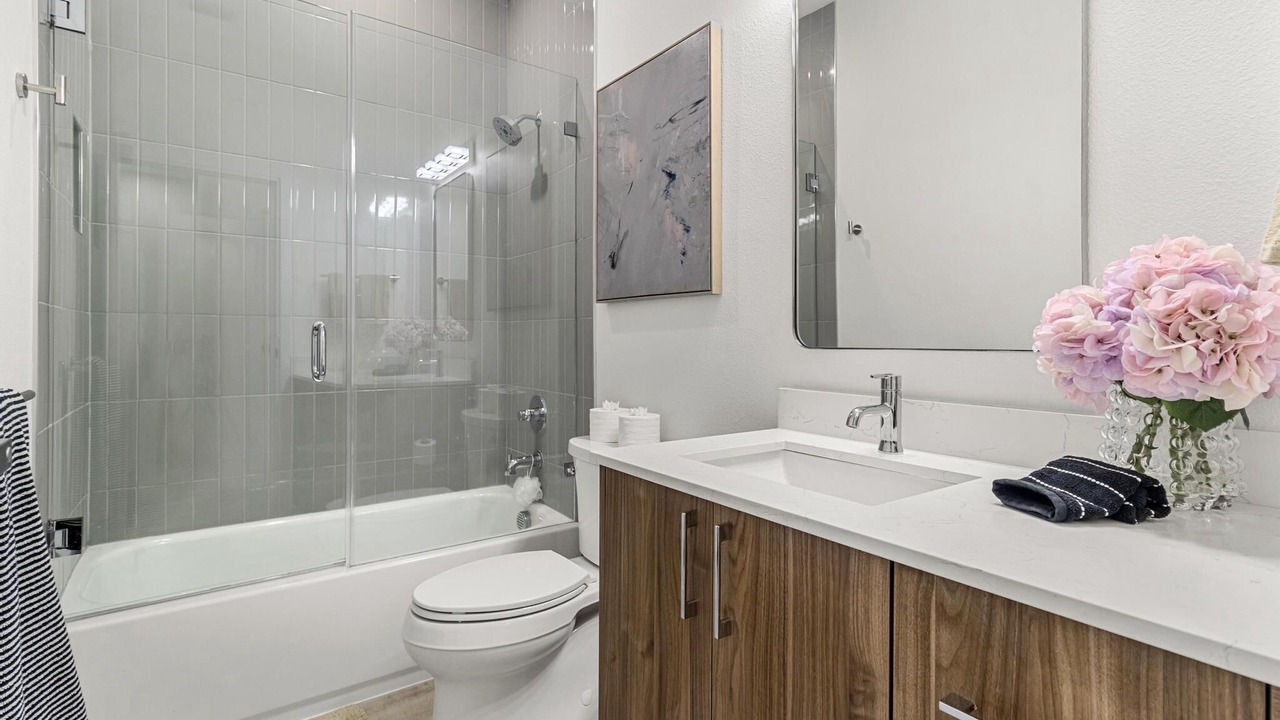 Photo of Bathroom in Pinecrest West Park