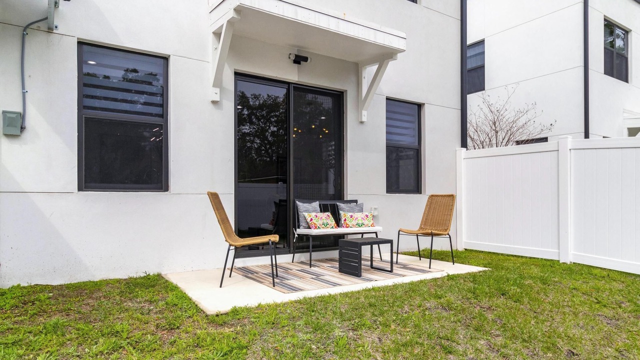 Photo of Patio Balcony in Pinecrest West Park
