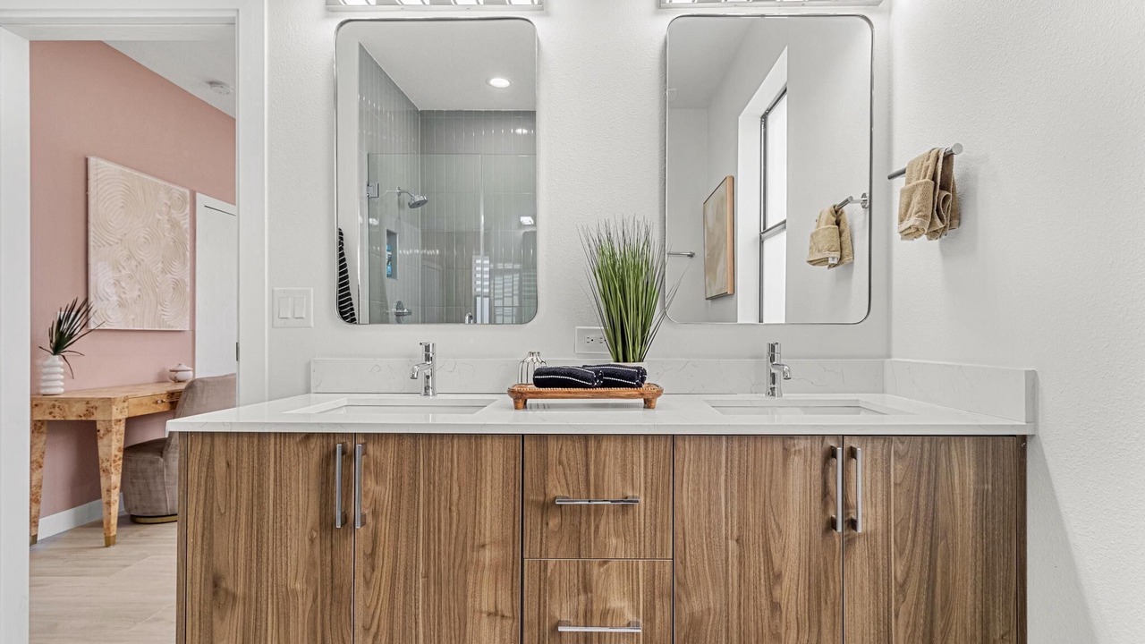 Photo of Bathroom in Pinecrest West Park