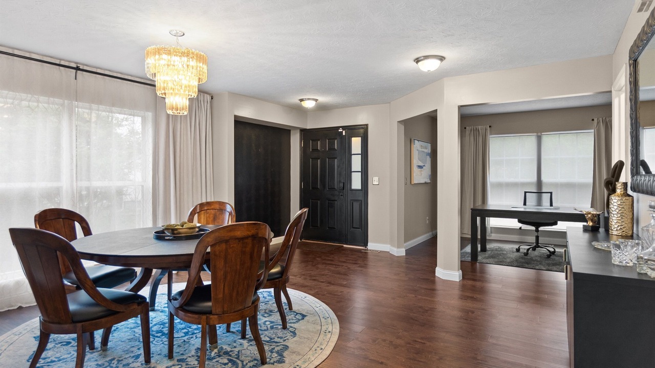 Photo of Livingroom in Roselawn Finance