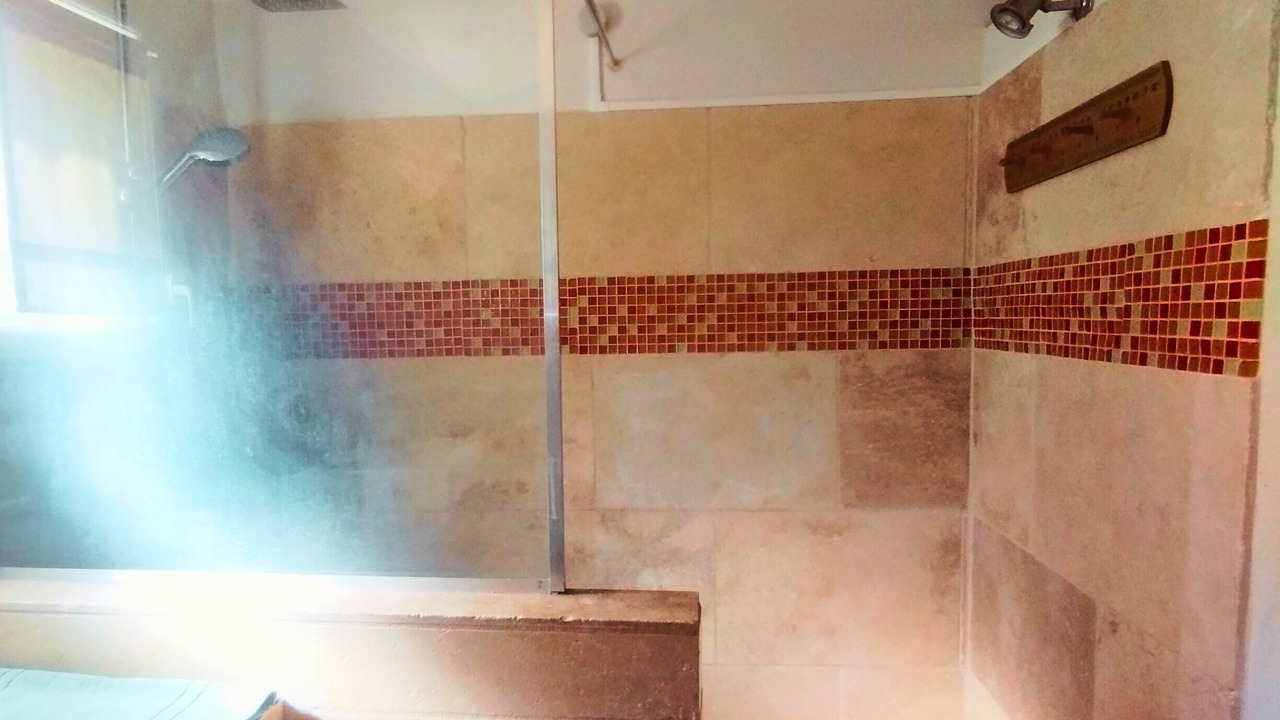 Photo of Bathroom in Beaumes-de-Venise