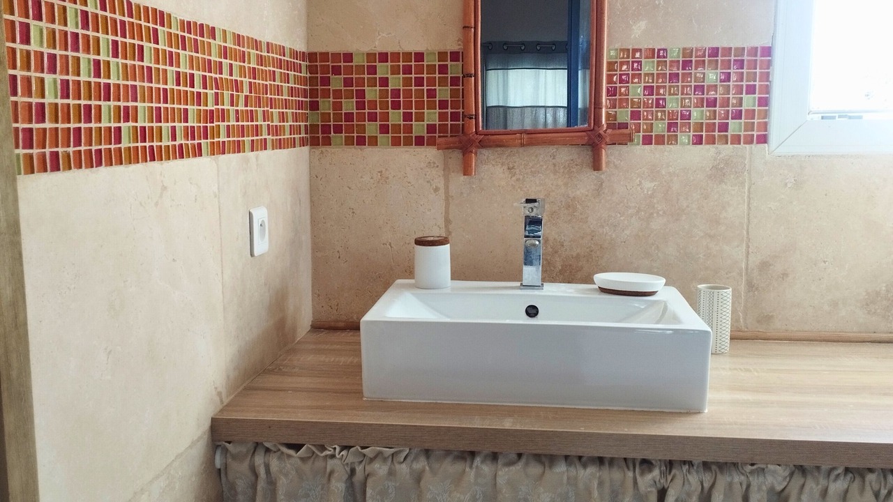 Photo of Bathroom in Beaumes-de-Venise