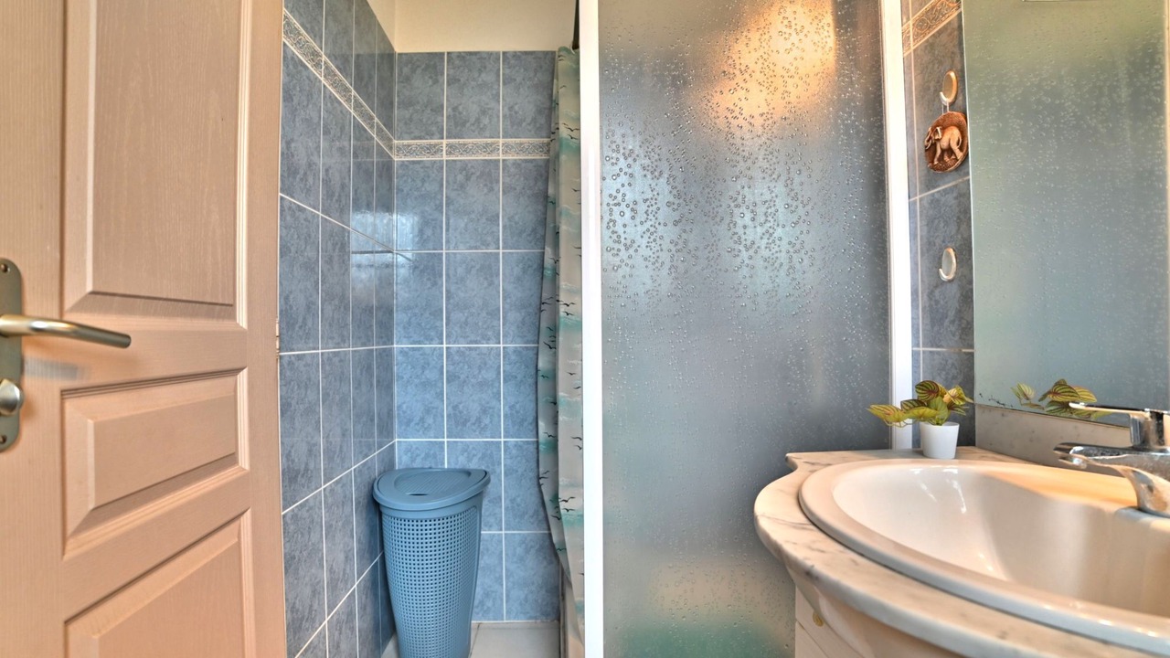 Photo of Bathroom in Domino