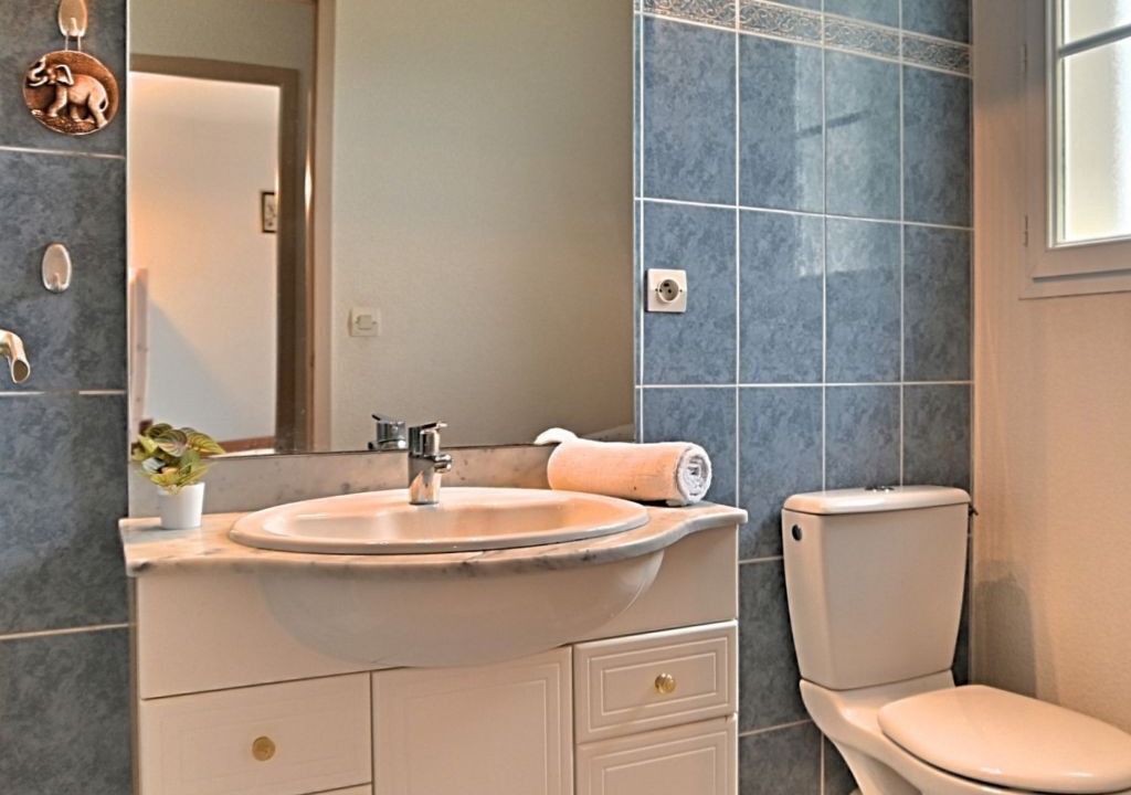 Photo of Bathroom in Domino