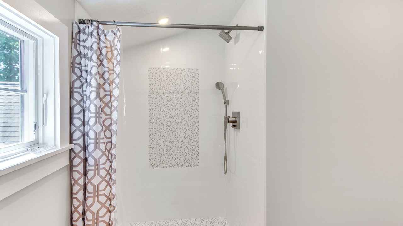 Photo of Bathroom in Teaticket