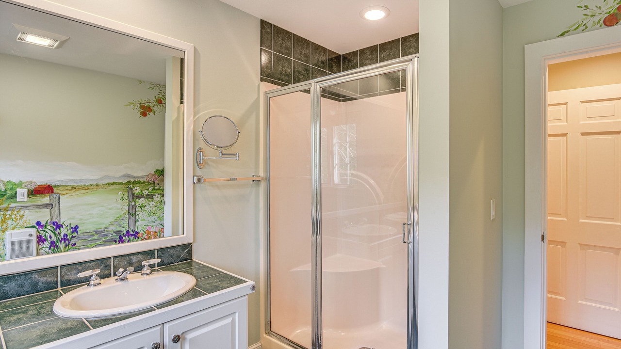 Photo of Bathroom in Teaticket