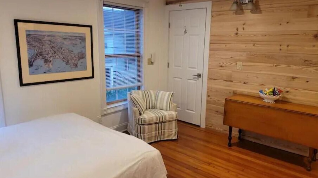 Photo of Bedroom in Historic Hill