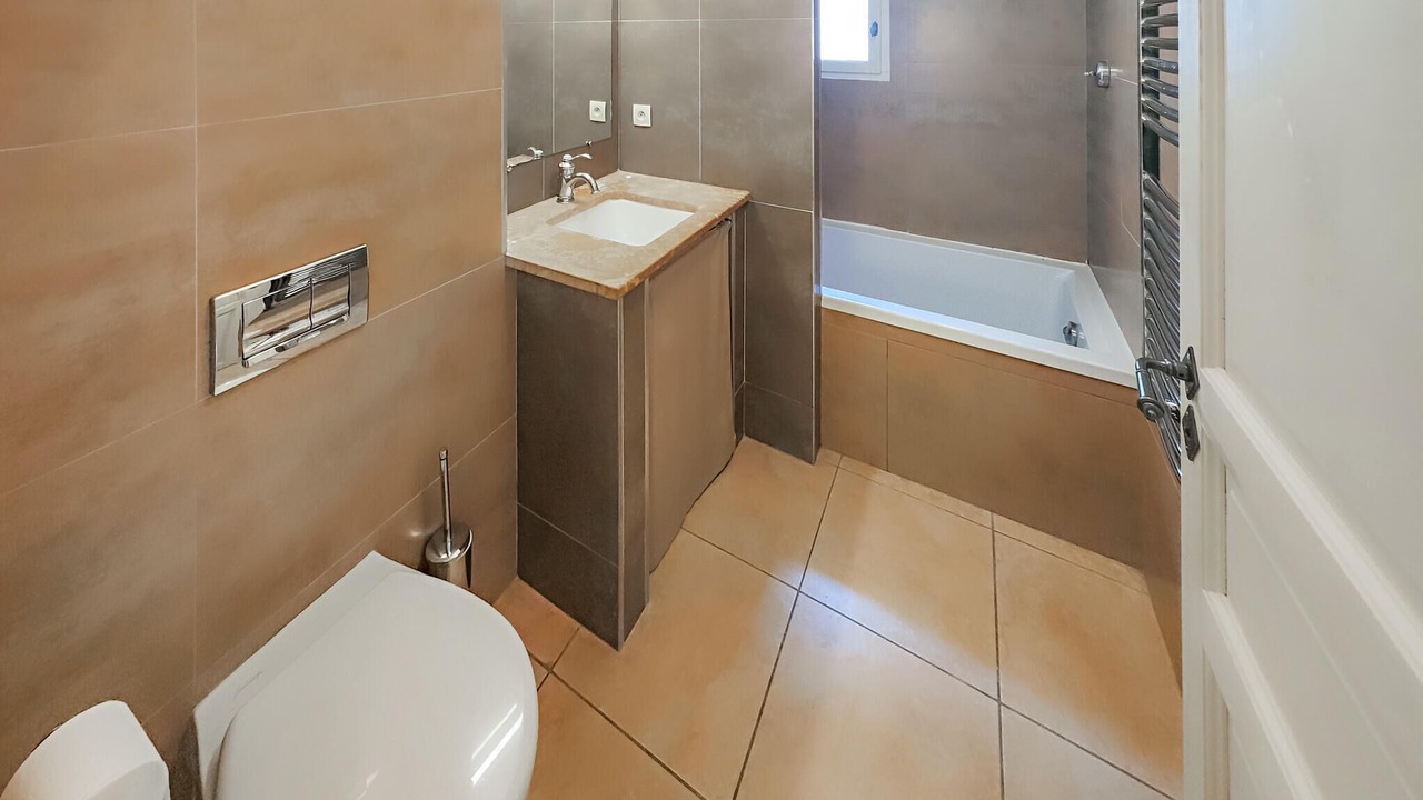 Photo of Bathroom in Saint-Laurent-de-la-Cabrerisse