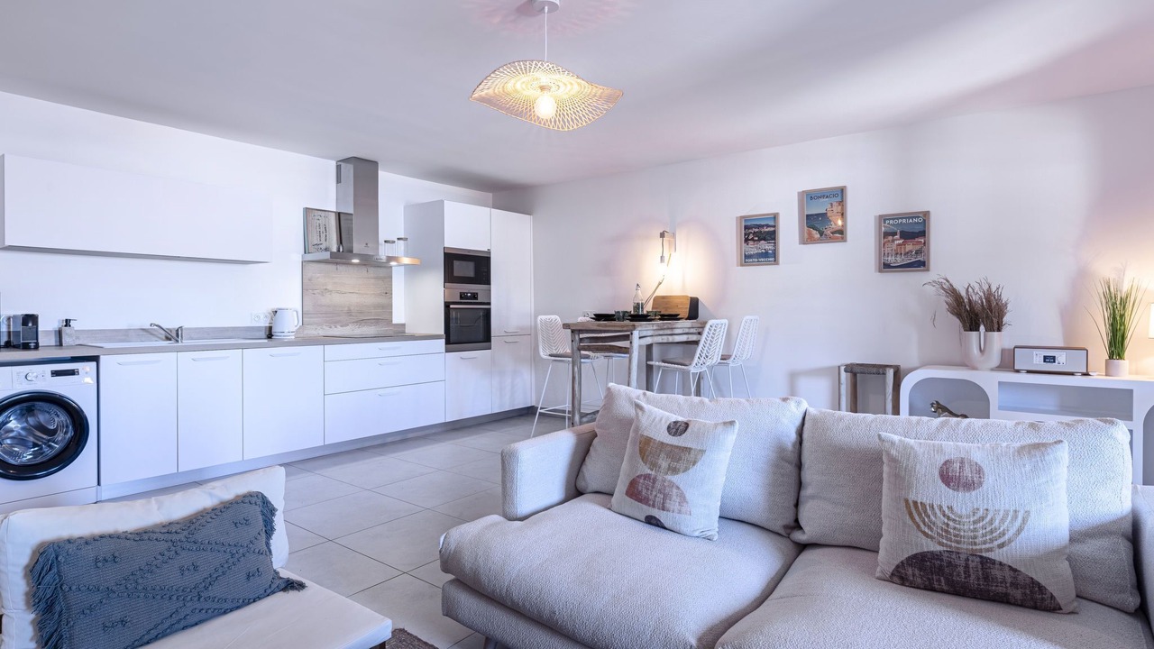 Photo of Livingroom in Bonifacio