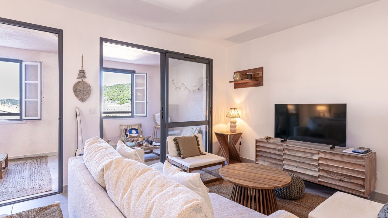 Photo of Livingroom in Bonifacio