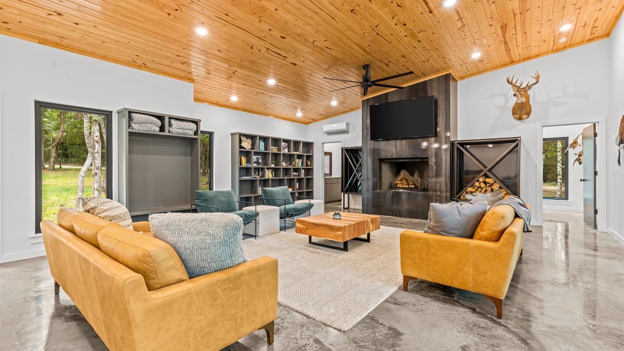 Photo of Livingroom in Elkins