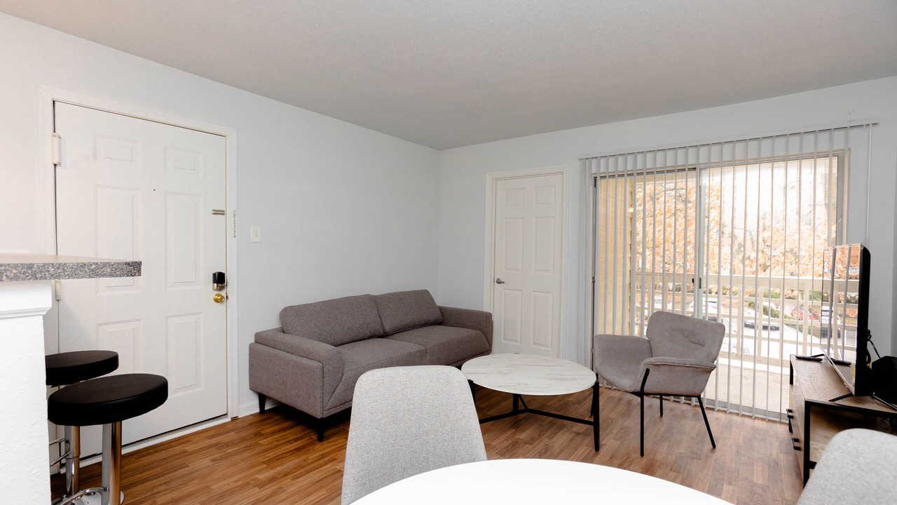 Photo of Livingroom in Coliseum Central