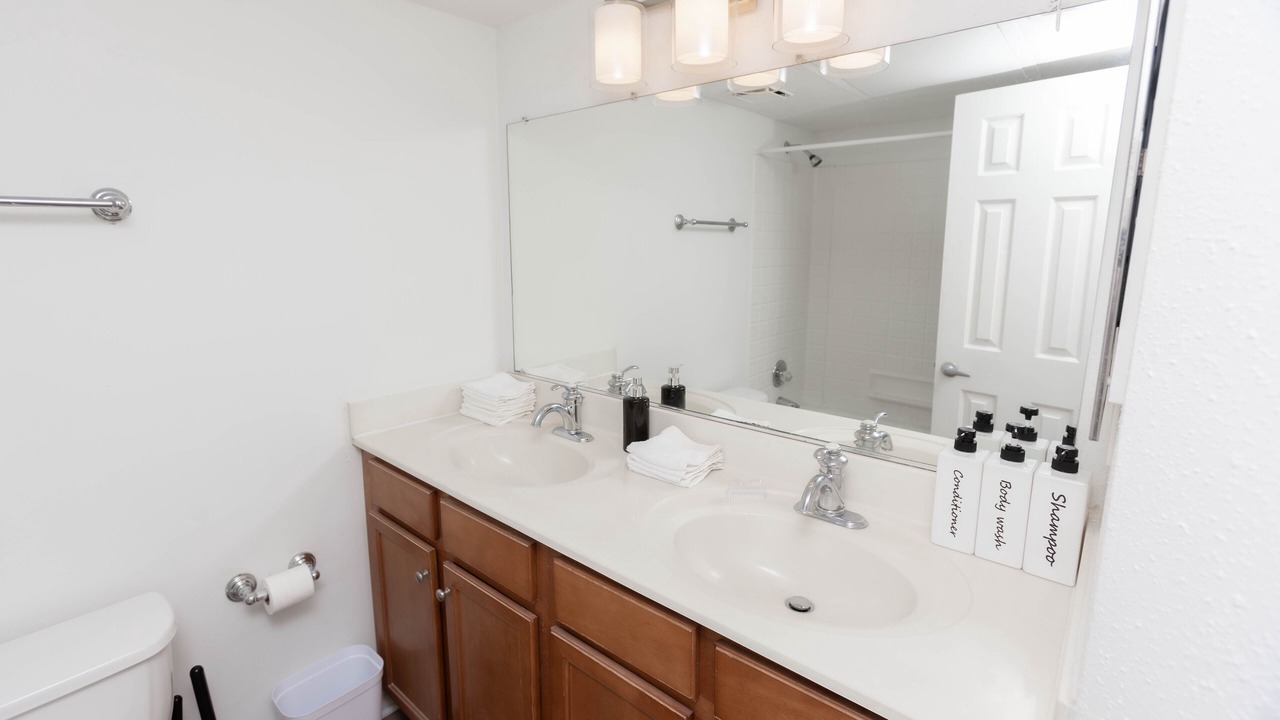 Photo of Bathroom in Coliseum Central
