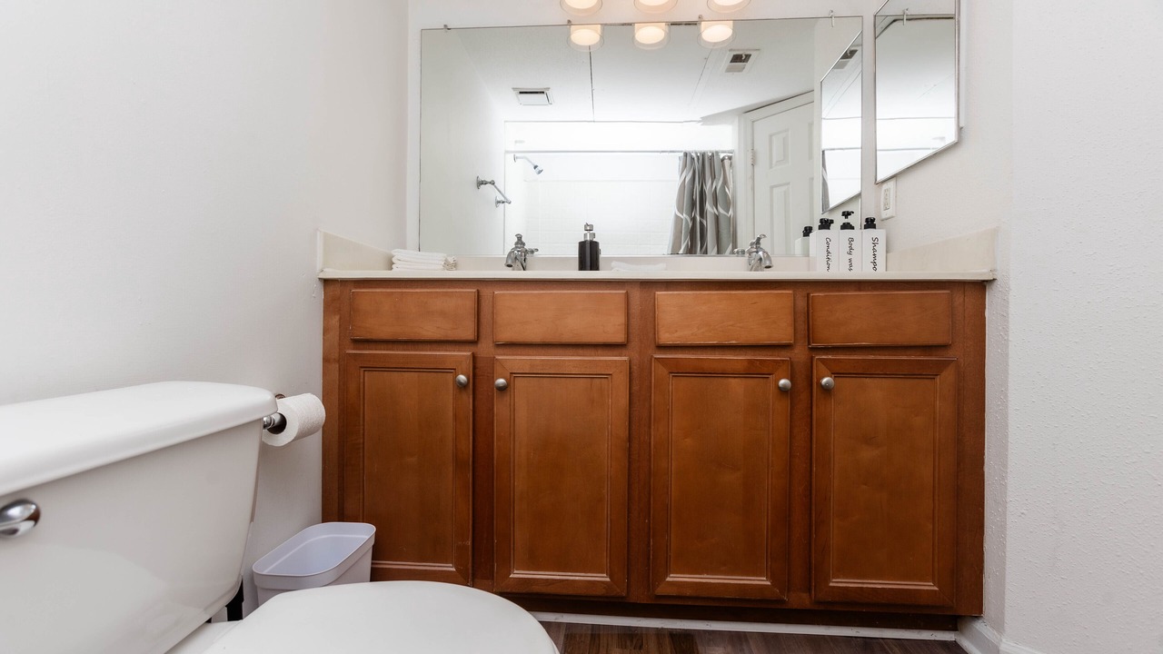 Photo of Bathroom in Coliseum Central