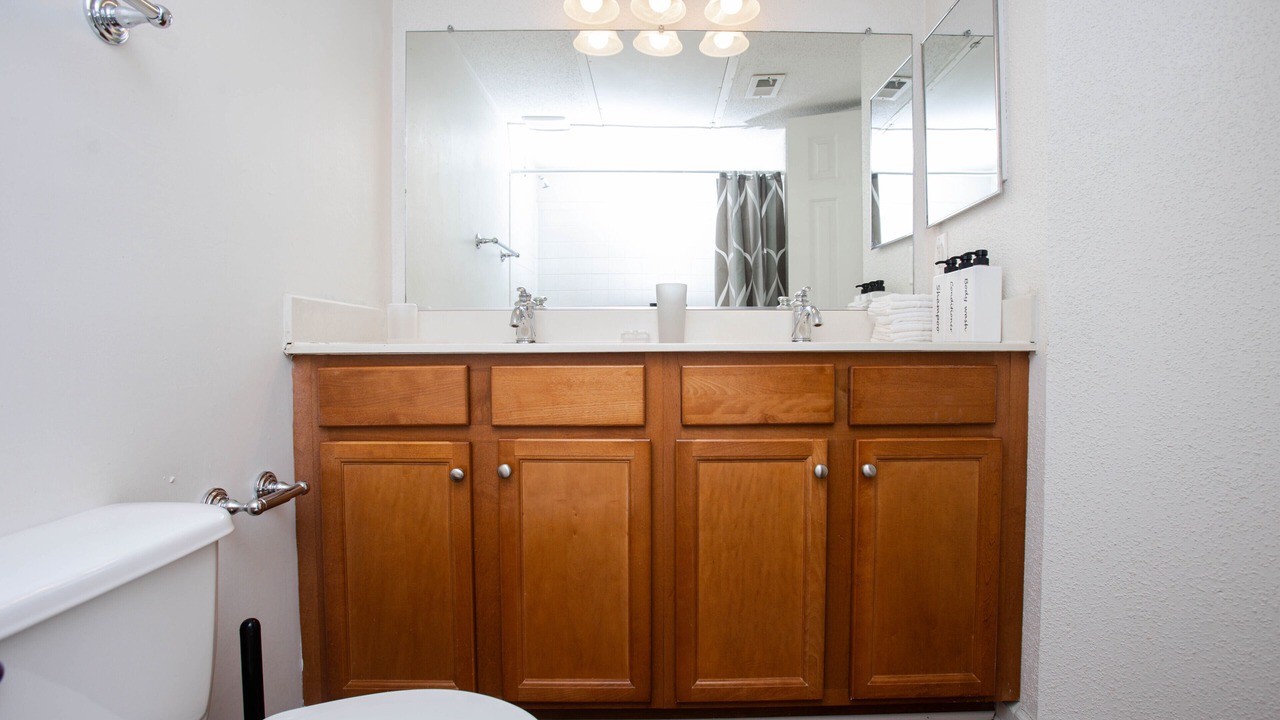 Photo of Bathroom in Coliseum Central