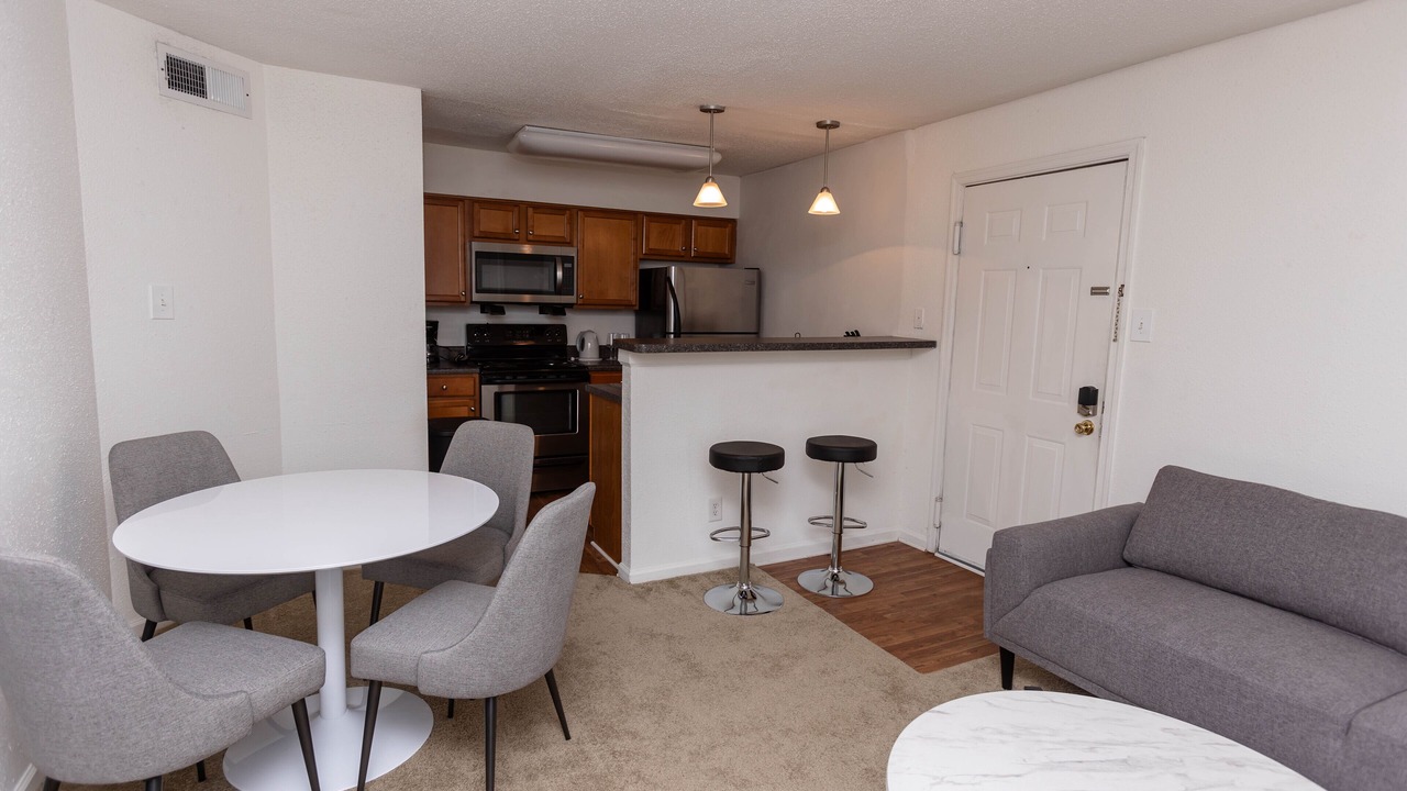 Photo of Livingroom in Coliseum Central