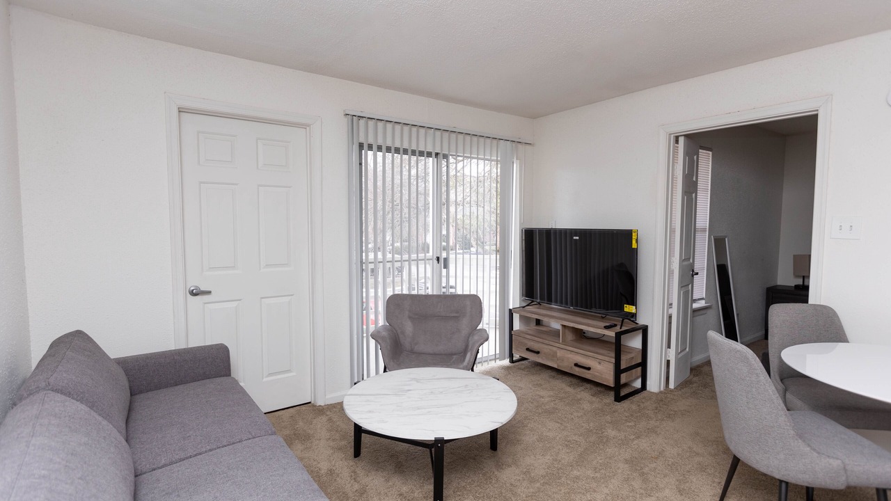 Photo of Livingroom in Coliseum Central