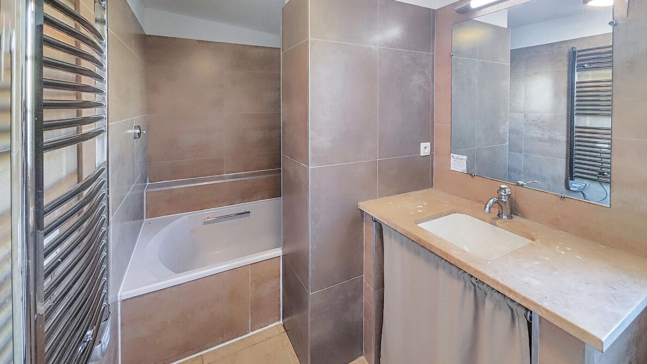 Photo of Bathroom in Saint-Laurent-de-la-Cabrerisse