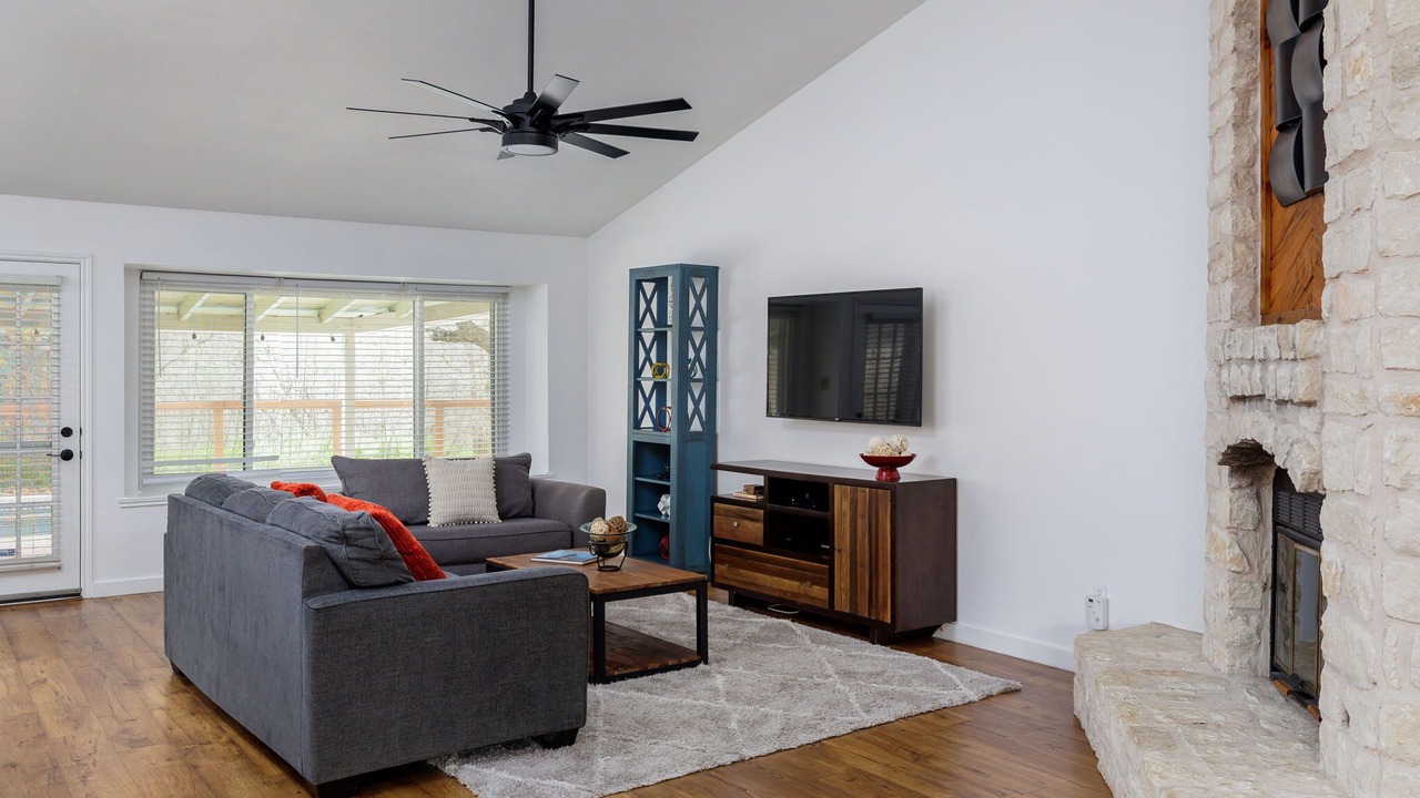 Photo of Livingroom in West Oak Hill