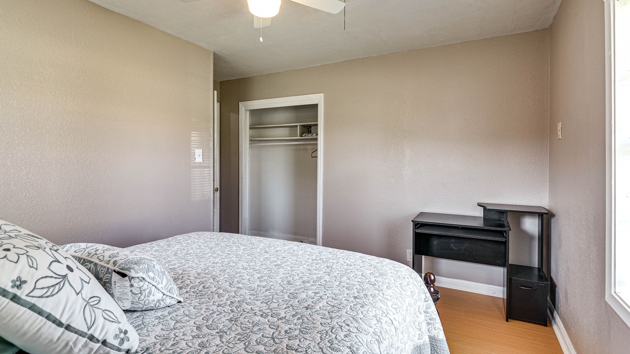 Photo of Bedroom in Orange