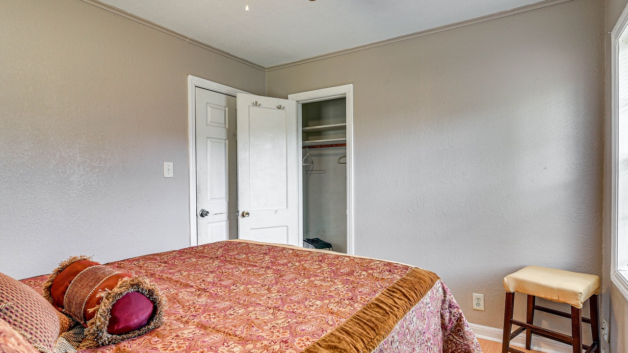 Photo of Bedroom in Orange