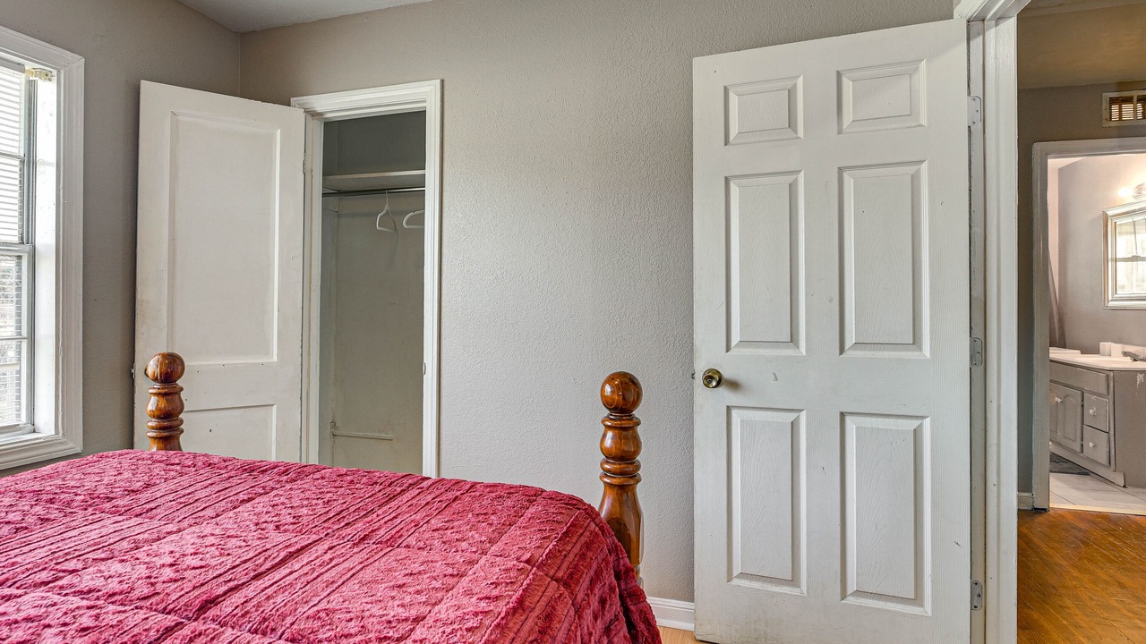 Photo of Bedroom in Orange
