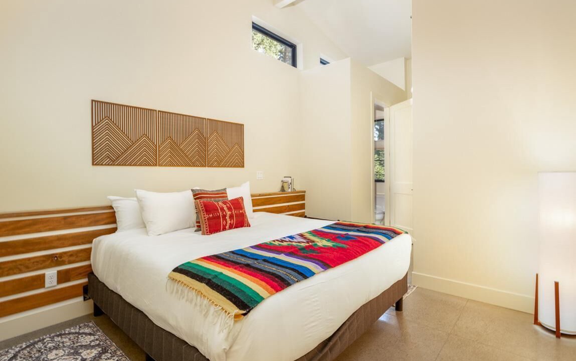 Photo of Bedroom in Roslyn