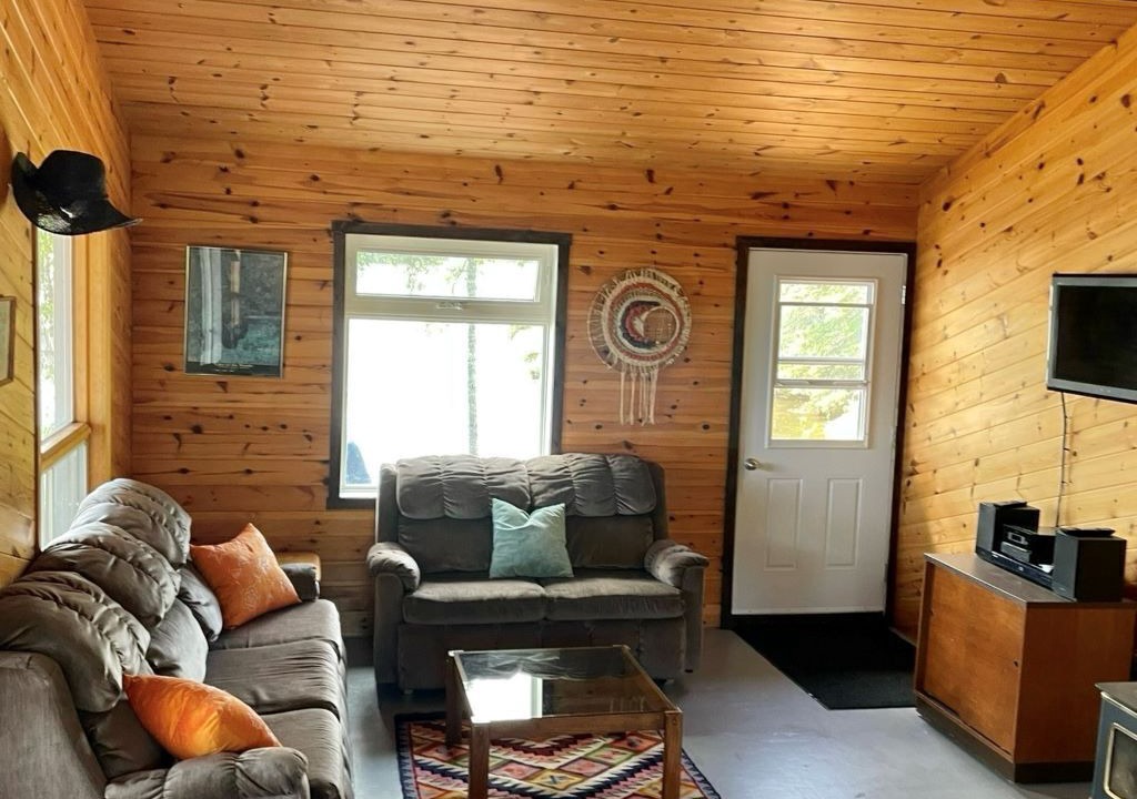 Photo of Livingroom in Falcon Lake